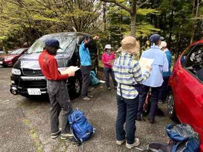 駐車場でレクチャー 