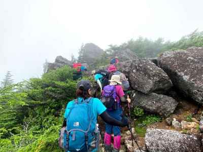 雲の中の登山道