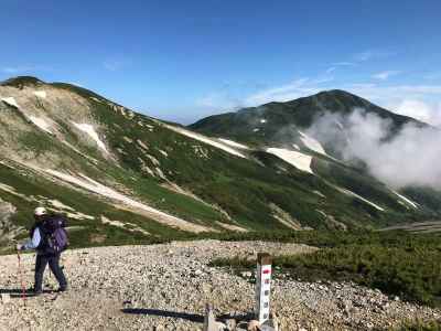 雪倉岳へ向かう 