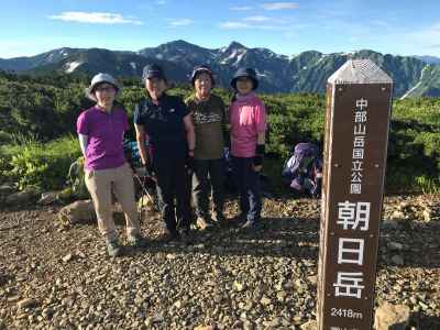 朝日岳山頂にて 