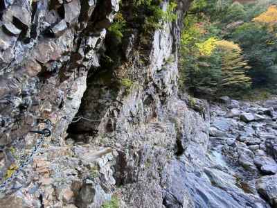 岩壁の登山道