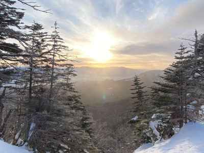 朝日に染まる中山峠