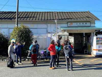 上大井駅前に集合