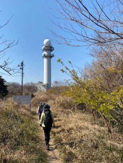 大楠山の雨量計測塔