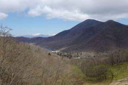 大沼の先に上州穂高の山々