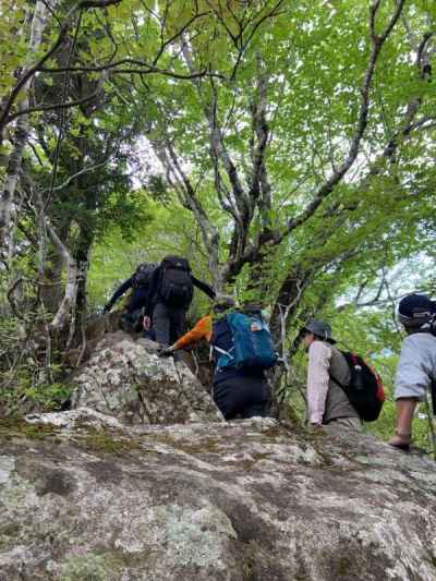 釈迦ヶ岳前の岩場 