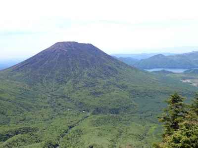 男体山と中禅寺湖 