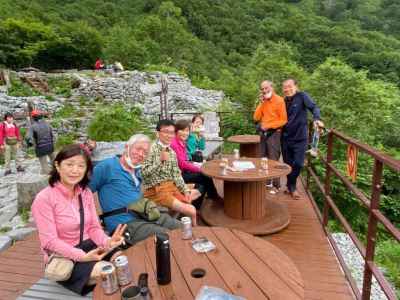 岳沢小屋のテラスでまったり