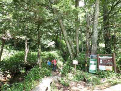 岳沢登山口 