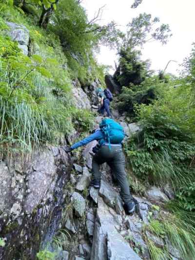 重太郎新道を登る 