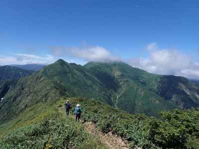 エビス大黒の頭から仙ノ倉山へ続く道 