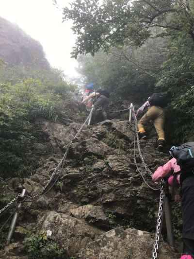 鎖場を登る