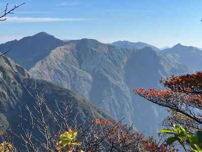 大源太山から一番奥が谷川岳 