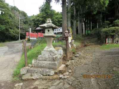 蓑毛道の常夜燈 