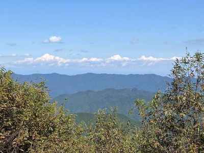 山頂から望む秩父の山々 