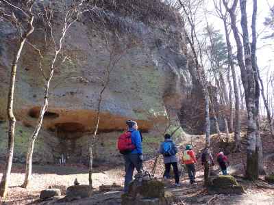 鋏岩修験道跡の洞穴