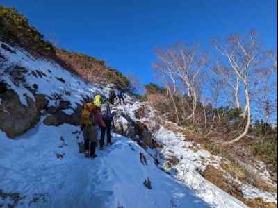 燕山荘を目指します 