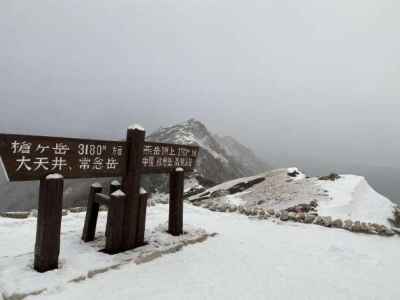 翌朝は雪 