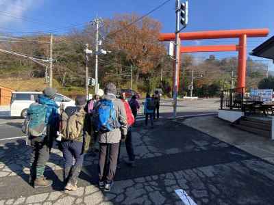 大鳥居前のバス停を出発