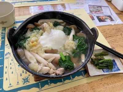 具だくさんの鍋焼きうどん 