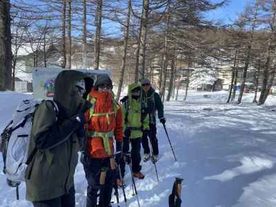 アイゼンを装着して入笠山へ 