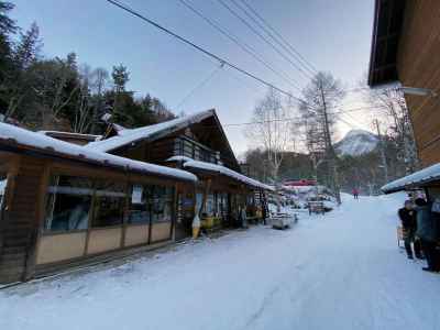 赤岳山荘7:30　まだ薄暗い 