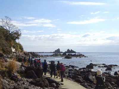 潮騒遊歩道三ッ石海岸