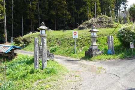 登山口に石尊不動尊