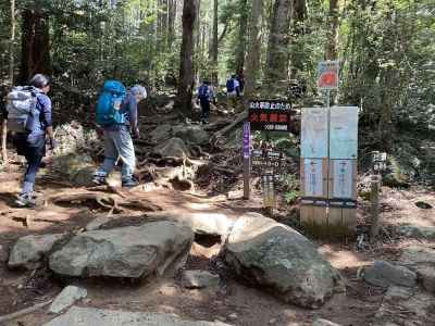 白雲橋コースと迎場コースとの分岐 