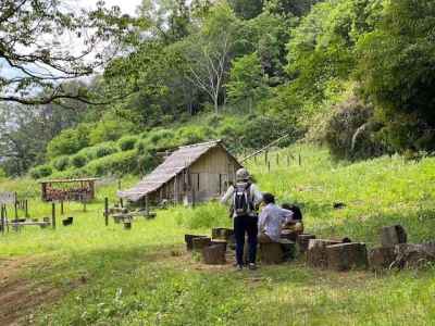 奈良ばい谷戸の炭焼き小屋で一休み 