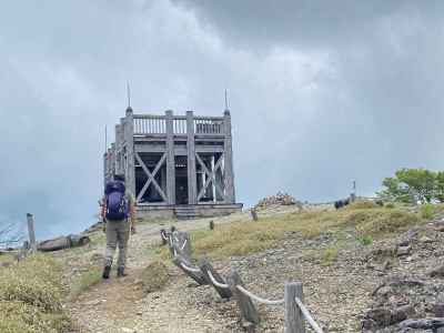 日出ヶ岳山頂に到着 