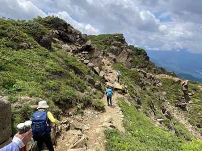 小至仏山に向かう 