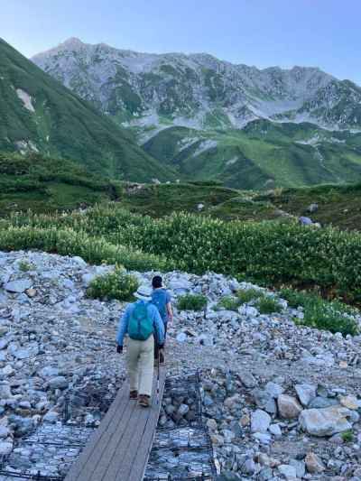 朝、お花畑の中立山へ