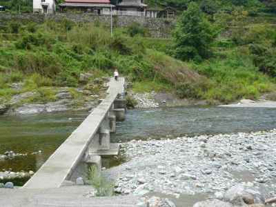 鮎食川沈下橋 