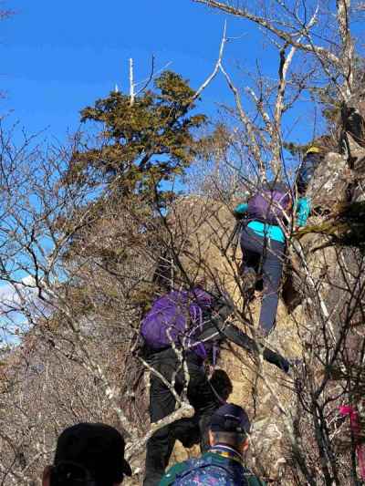 本社ヶ丸への登り 