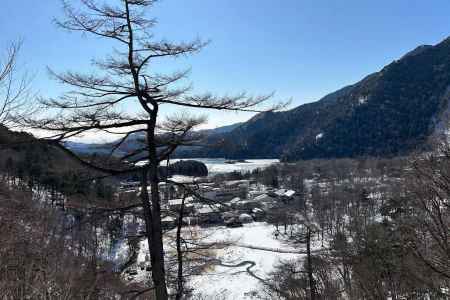 湯元を見渡す 