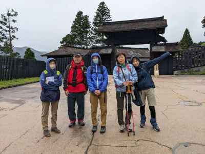 小雨の中箱根関所跡をスタート 