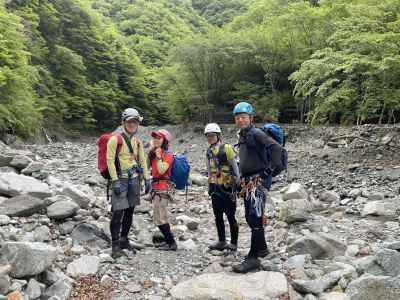 広河原で入渓準備