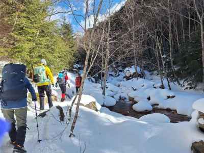北沢沿いの登山道