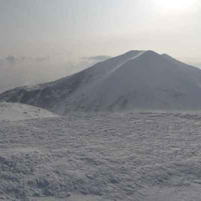 ニセコ連山主峰アンヌプリの北西面が眼前に
