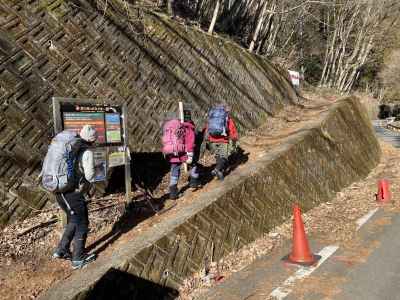 登山口