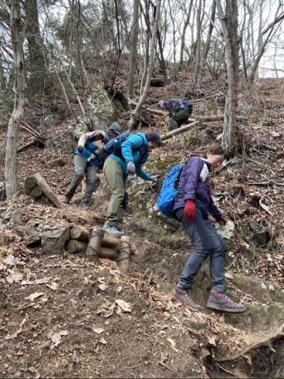 山頂直下の急斜面