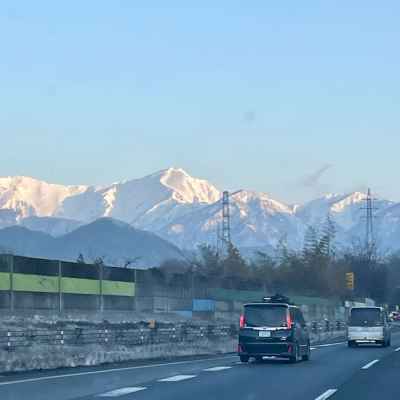 谷川岳が朝日に映える