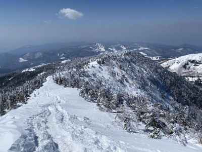 ピークから下山路の眺め