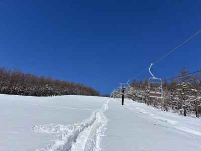 スキーゲレンデが登山道 