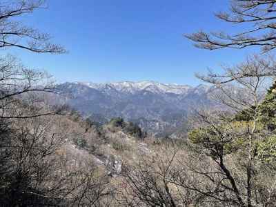 白い丹沢山塊 