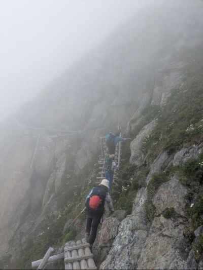 北岳山荘へのトラバース道