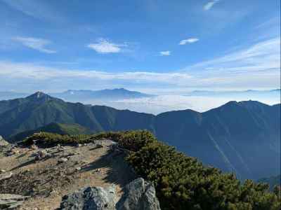 北岳山頂からの甲斐駒と八ヶ岳