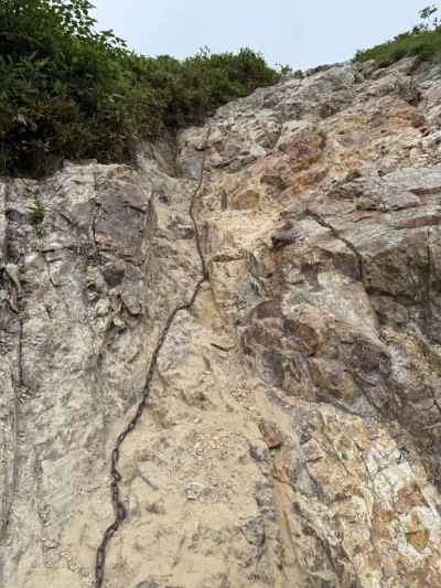 白岳手前の鎖場 