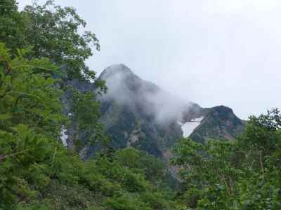 五竜岳山頂部はガス 